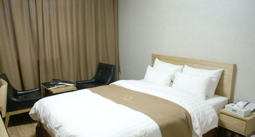 Y Ocean Hotel Yeosu Buitenkant foto