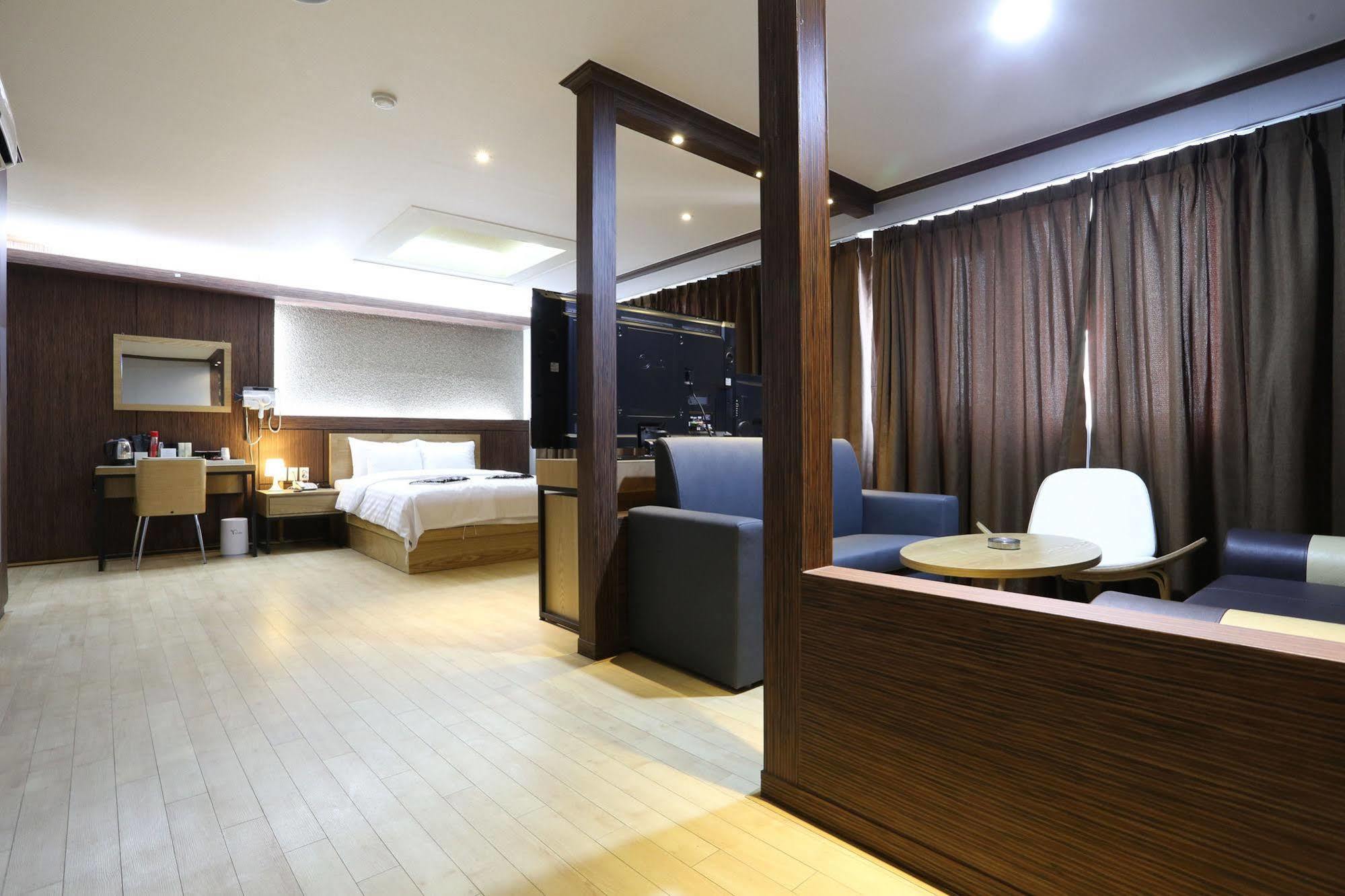 Y Ocean Hotel Yeosu Buitenkant foto