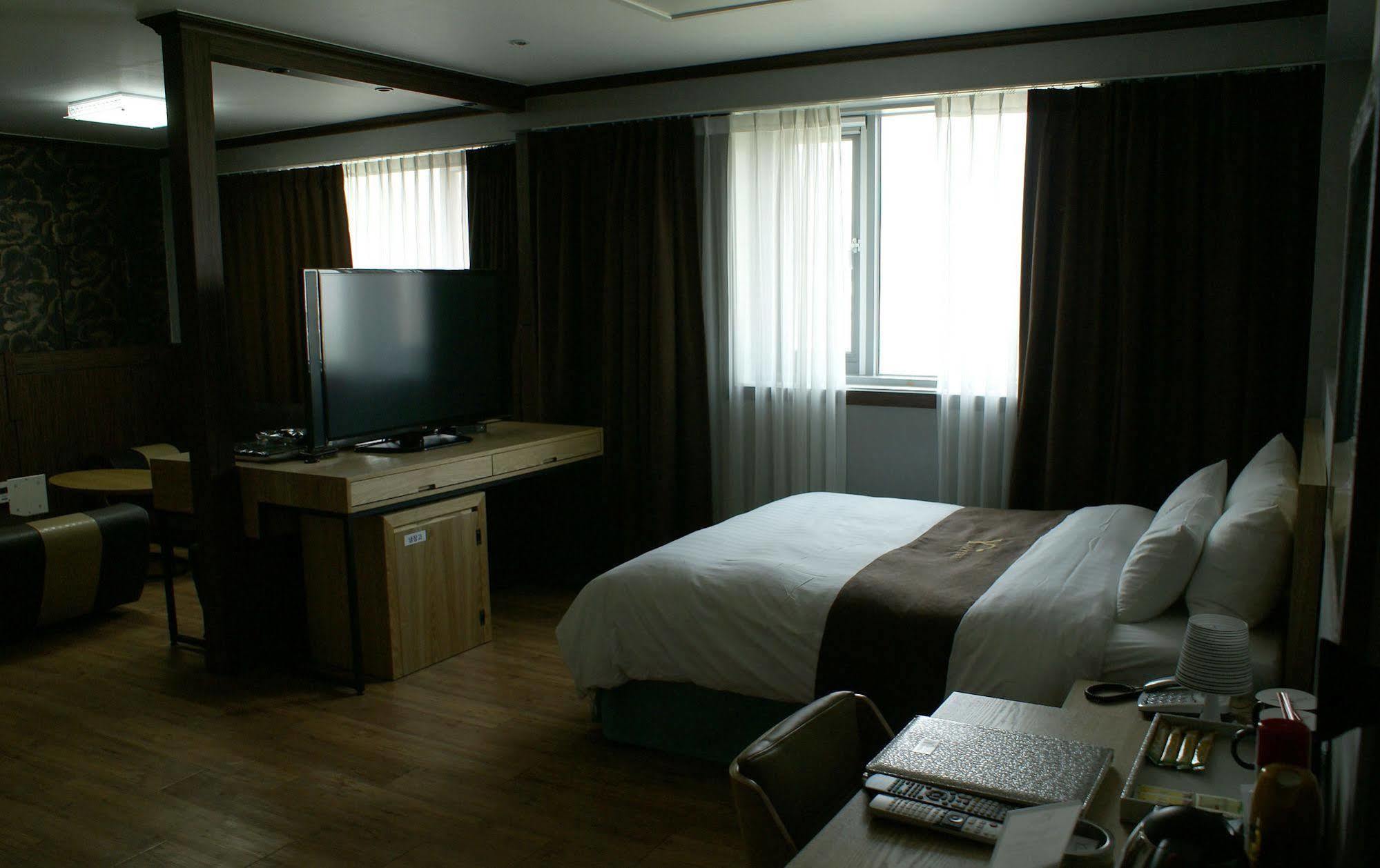 Y Ocean Hotel Yeosu Buitenkant foto