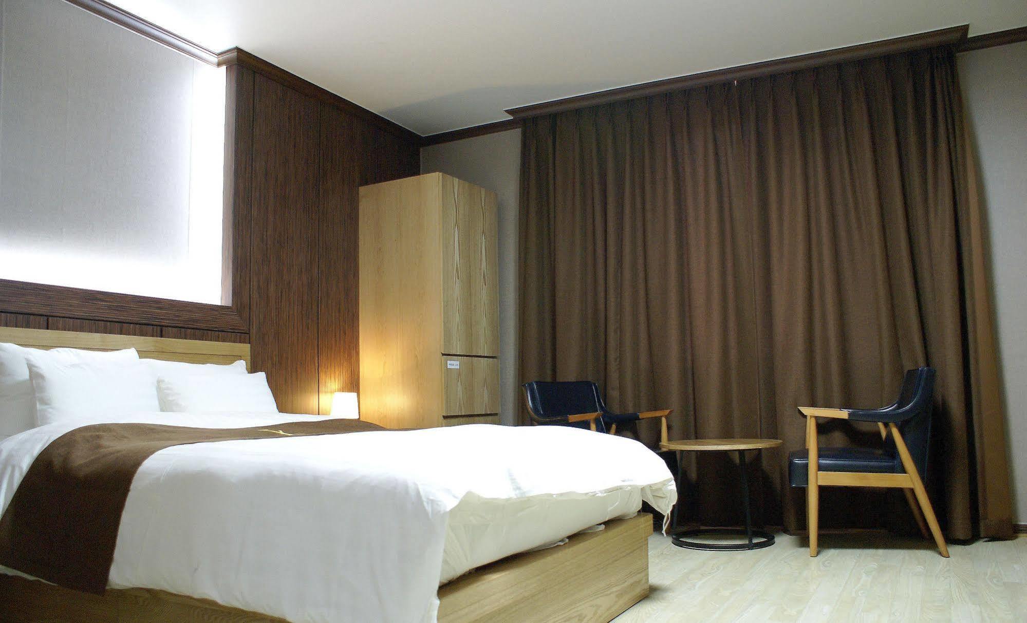 Y Ocean Hotel Yeosu Buitenkant foto